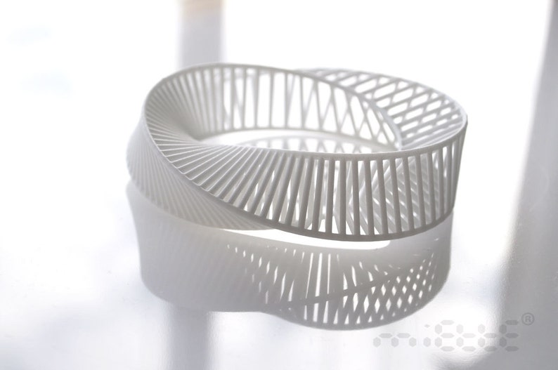 mobius bracelet 3d impression original design conception fait par Miette géométrique architecturale optique White