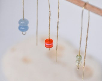 Une paire de boucles d'oreilles chainettes « 3 en 1" » minimalistes aux pierres précieuses, perles - cristaux bijoux fait main