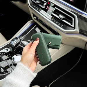 Custodia in pelle verde 3in1 Premium IQOS Iluma, proteggi il tuo dispositivo IQOS e sii alla moda con la custodia in pelle verde e la custodia in pelle Terrea
