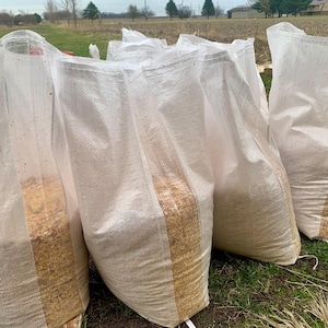 Cracked Corn for Chickens, Ducks, Game Bird and other Animals 15 lb bags with fast shipping Only 2 left until fall harvest