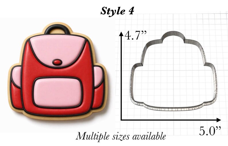 Op de afbeelding: Een rugzakvormig koekje met rode en roze glazuur naast een metalen uitsteekvorm. De vorm is 11,9 cm hoog en 12,7 cm breed. De tekst Style 4 staat bovenaan en Multiple sizes available staat onderaan de afbeelding vermeld.