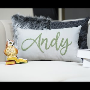 Coussin Personnalisé Punch Needle | Coussin Nom pour Chambre Bébé | Initiales Filles, Cadeau Noël Amis et Famille