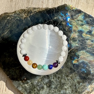 7 Chakra Bracelet in white howlite or black onyx 8mm – Natural stone – Elastic lithotherapy bracelet