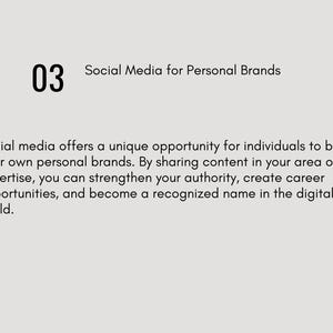 Pode incluir: Um gr&aacute;fico bege claro com o n&uacute;mero "03" em preto, seguido do texto "Social Media for Personal Brands". Abaixo, um texto explica como as m&iacute;dias sociais ajudam a construir marcas pessoais.