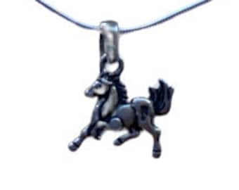 silver horse necklace comes on a silver chain