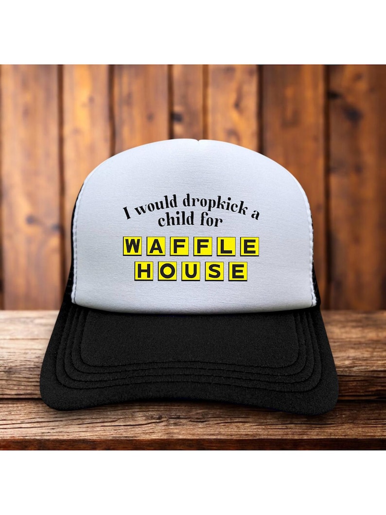 Puede incluir: Gorra de camionero en blanco y negro con el texto "I would dropkick a child for WAFFLE HOUSE" en negro y amarillo. La gorra tiene un panel frontal blanco y una visera y parte trasera de malla negra.