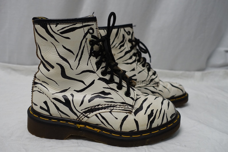 MARTENS 1460 Zebra Stripe Pattern White Leather Boots Uk-5 Original Made in England Shoes Doc Doc/'s Vintage 8-EYE DR