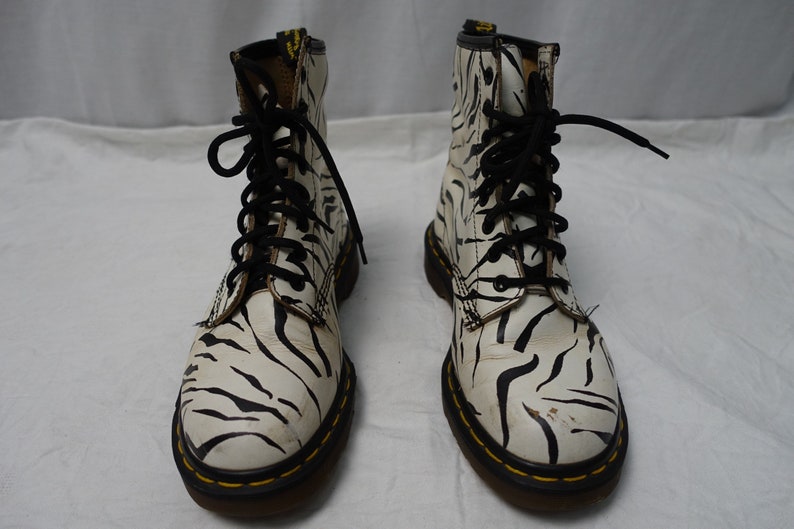 MARTENS 1460 Zebra Stripe Pattern White Leather Boots Uk-5 Original Made in England Shoes Doc Doc/'s Vintage 8-EYE DR