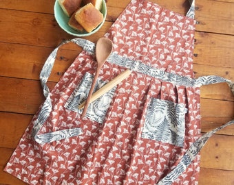 Trad Wife Flower Cooking Apron Rust Queen Anne's Lace Baking Outfit Kitchen Cottagecore Womens Homemaker Apron with Pockets Kitchen Tool