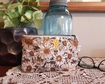Yellow Daisy Metal Zipper Bag Small Flower Pouch Floral Cottagecore Organizer Hippy Retro 70's Case Travel Essentials Holder Cash Wallet
