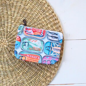 Bolsa pequeña con cremallera en forma de sardina • Mini bolsa de cambio en forma de lata de pescado • Bolsa novedosa para aceites esenciales • Cartera con cremallera en forma de pez • Accesorio de viaje para vacaciones de pescador