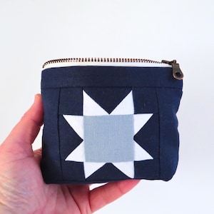 Estuche con cremallera Navy Freedom Sawtooth Star • Estuche para accesorios de patchwork • Kit de costura Liberty • Mini bolsa con cremallera Heirloom • Regalo acolchado hecho a mano