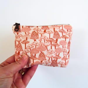 Minibolso con cierre Mushroom Love • Estuche con cierre Fall's Enchantment • Estuche pequeño para maquillaje de viaje • Monedero pequeño de mano • Bolso Nature Fungus