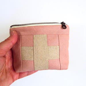 Bolsa de primeros auxilios Blush Rose • Mini botiquín de viaje • Estuche para la menstruación de niñas • Cartera cruzada color crema • Bolsa con cremallera de regalo para ella