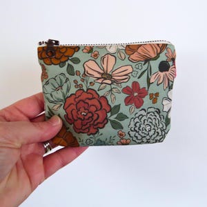 Minibolso con cierre de flores silvestres • Estuche con cierre de flores • Pequeño organizador floral bohemio para cartera • Pequeño monedero de mano • Primeros auxilios • Montana Bloom