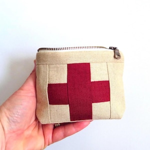 Mini First Aid Kit - Small Vintage Army Look First Aid Bag - Swiss Cross Zipper Pouch - Wellness Pouch - Medic Bag : Cream + Red Plus