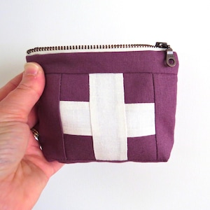 Botiquín de primeros auxilios de viaje Plum • Bolsa médica compacta morada • Kit de emergencia portátil • Mini almacenamiento de medicamentos • Accesorio de mochila escolar para niños