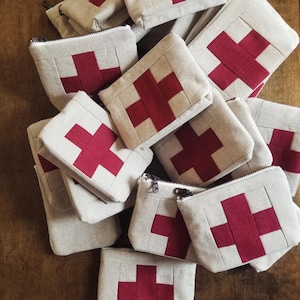 Mini Medical Pouch - Cross Patchwork First Aid Kit : Personalized Color Zipper Bag - Essential Oil Case for Travel - Everyday Needs Bag