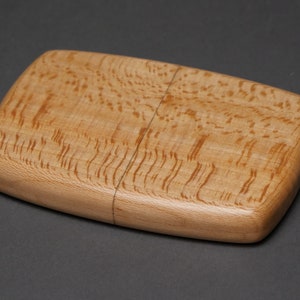 Cartera de madera personalizada o tarjetero elaborado con maderas exóticas Sycamore