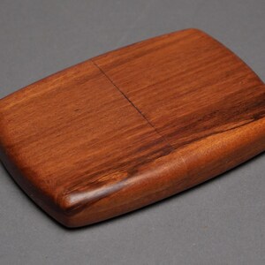 Cartera de madera personalizada o tarjetero elaborado con maderas exóticas Red Marblewood