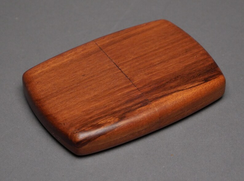 Cartera de madera personalizada o tarjetero elaborado con maderas exóticas Red Marblewood