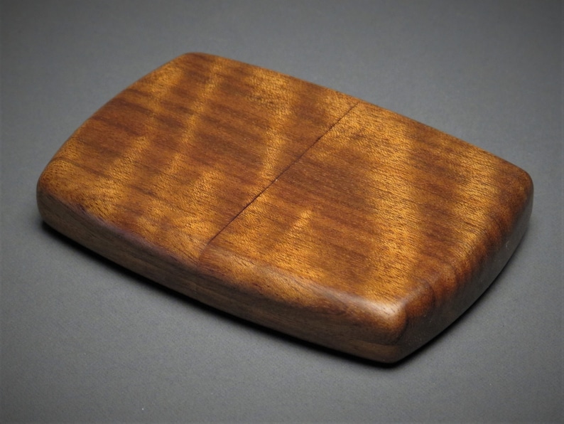 Cartera de madera personalizada o tarjetero elaborado con maderas exóticas Curly Paldao
