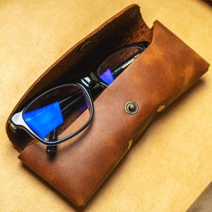 Étui à lunettes en cuir véritable fait main personnalisé, élégant, élégant, complète votre style, cadeau inoubliable