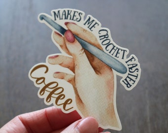 El café me ayuda a tejer más rápido • Vinilo adhesivo para crocheteros • Divertido regalo de crochet para amantes del café