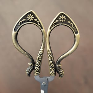 Daisy Garden Embroidery Scissors • Antique Gold or Copper Vintage Style Quilting Scissors • Beautiful Sewing Gift or Quilting Gift