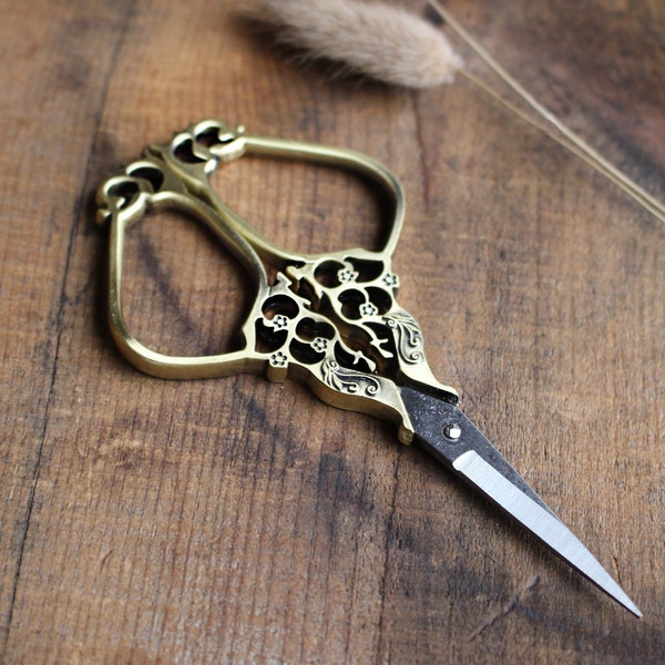 Climbing Vines Embroidery Scissors • Ornate Vintage Style Quilting Scissors in Antique Bronze and Gray • Gift for Mothers and Grandmothers