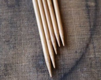 Double Pointed Needles - Set of 5 • Ultra Smooth Bamboo Double Pointed Knitting Needles • Minimalist High Quality Gift for Knitters