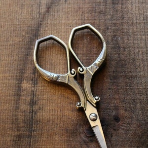 Square Handle Embroidery Scissors • Art Deco Style Quilting Scissors in Antique Gold Finish • Unique Gift for Vintage Lovers