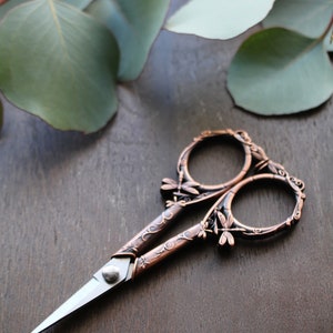 Dragonfly Embroidery Scissors • Unique Garden Theme Quilting Scissors in Vintage Copper or Silver Finish • Quilting Gift or Embroidery Gift