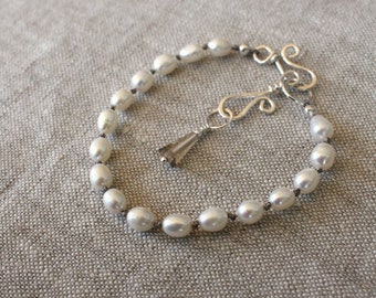 Bracelet for Knitters • Wool & Wire / Stitch Marker Pearl Bracelet • Unique Knitting Gift for Women