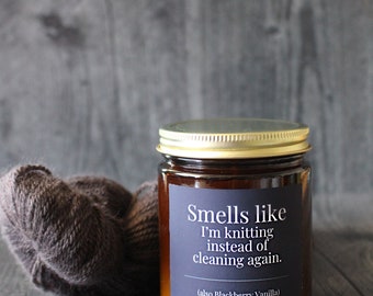 Bougie mûre et vanille pour les tricoteuses • Pot en verre ambré de 9 oz ou 4 oz • Idée cadeau amusante pour les tricoteuses