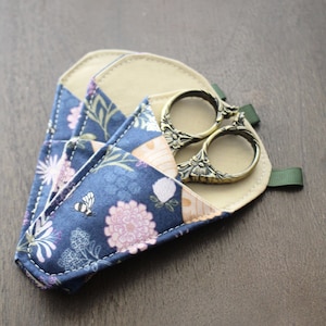 Bee & Bloom Scissor Sleeve • Handsewn Case for Embroidery Scissors with Magnet and Pocket • Handmade Quilting Gift or Gift for Knitter
