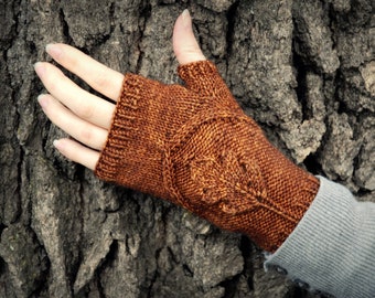 Mönster för fingerlösa vantar i löv • Stickmönster för Oak Grove i PDF-format • Stickmönster för mellannivå