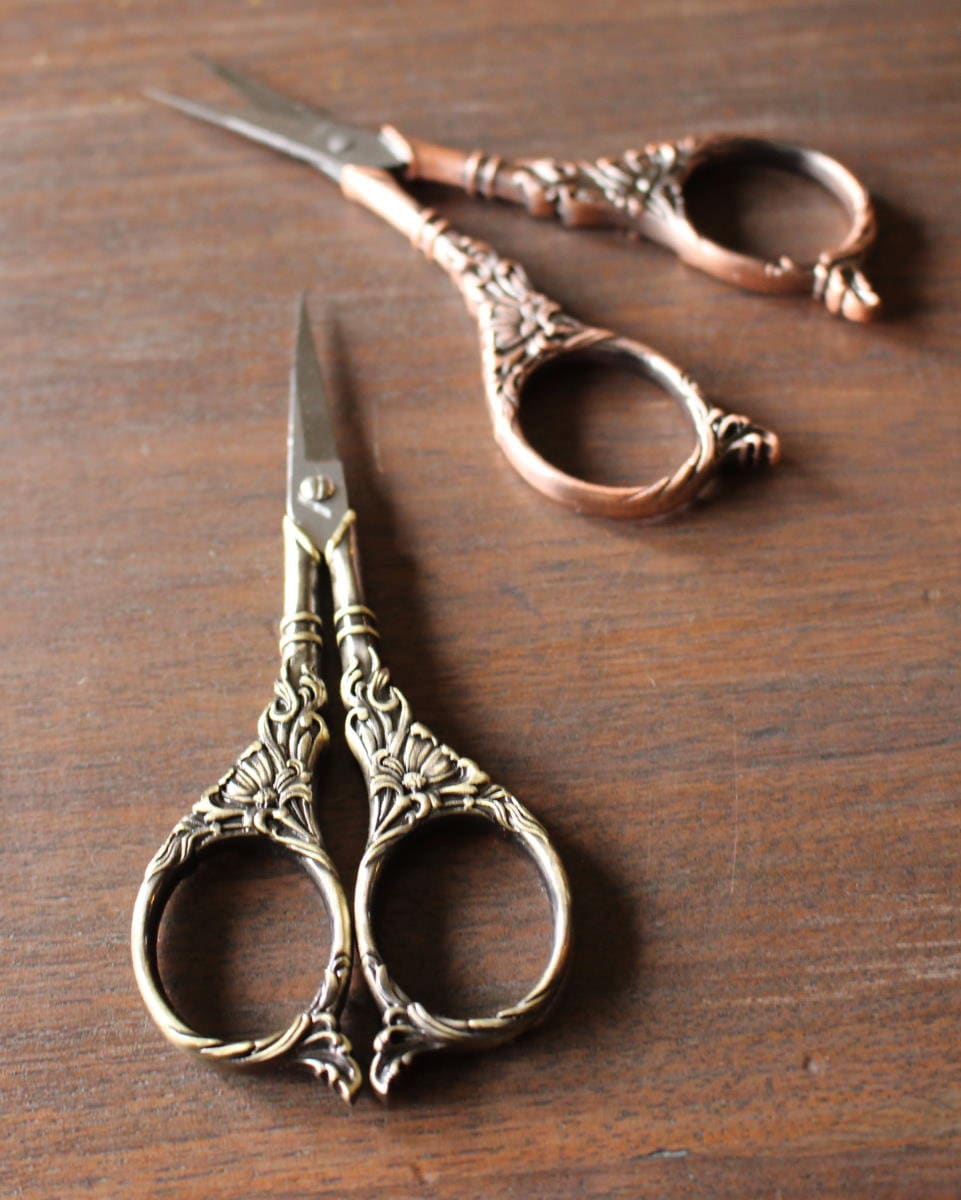 Botanical Garden Embroidery Scissors • Vintage Style