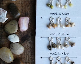 Ministeekmarkeringen van wol en draad/edelsteen en parel (set van 6) • Ambachtelijke handgemaakte steekmarkeringen • Elegant breicadeau