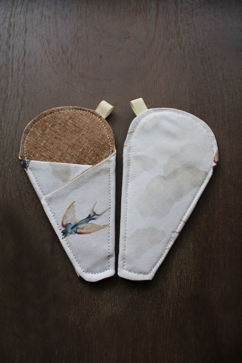 Swallow In Flight Scissor Sleeve • Handsewn Case for Embroidery Scissors with Magnet and Pocket • Handmade Bird Quilting Gift or Gift for Gr