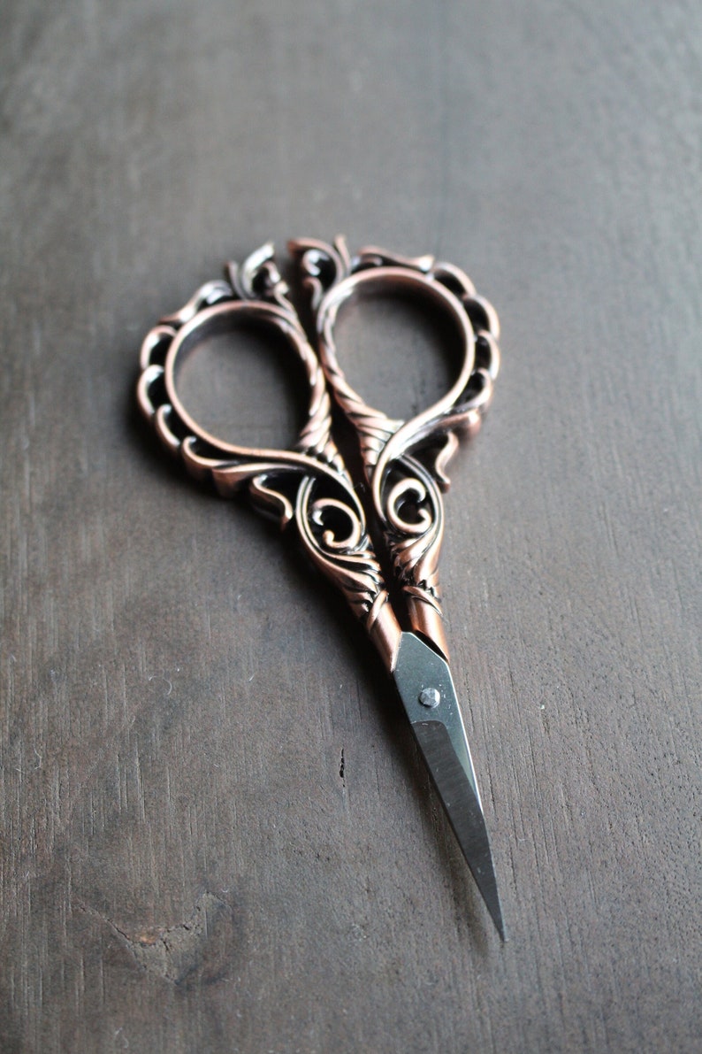 Entwined Embroidery Scissors • Ornate Vintage Style Quilting Scissors in Antique Gold and Copper • Unique Embroidery Gifts and Sewing Gifts