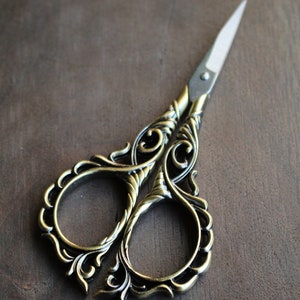 Entwined Embroidery Scissors • Ornate Vintage Style Quilting Scissors in Antique Gold and Copper • Unique Embroidery Gifts and Sewing Gifts
