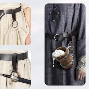 Peut inclure: Deux ceintures en cuir avec des boucles et des anneaux en m&eacute;tal. Une ceinture a une &eacute;p&eacute;e attach&eacute;e &agrave; l'anneau. L'autre ceinture a une chope en bois attach&eacute;e &agrave; l'anneau.