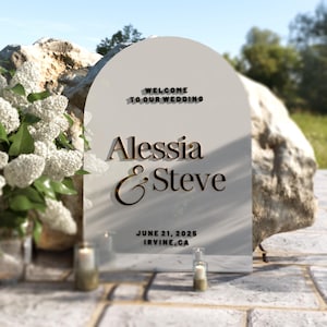 Arch Acrylic Wedding Welcome Sign, Modern Gold Name Sign, Elegant Reception Decor, Custom Wedding Signage, 3D Acrylic Wedding Name