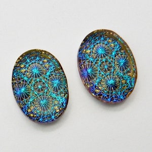 Cabochons en verre vintage assortis RARE 18 x 13 Pierres d'opale bleu vert irisé 2 pièces S-38 vert