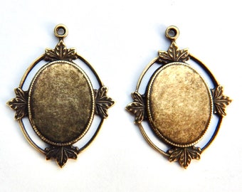 4 Cabochonfattningar 14 x 10 mm 16x11, 16x12 Ramfattning Oval Mässingsprägling M-203