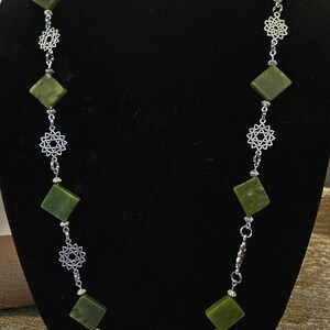 Collar de cuentas de piedra serpentina