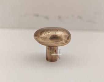 Juego de 2 pomos de latón macizo con forma de hongo para gabinete, acabado antiguo, para puertas y cajones.