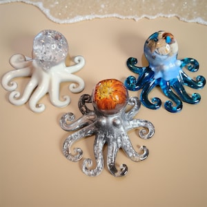 Resin Octopus Figurine: Handmade Ocean Decor with Seashells & Silver Leaf