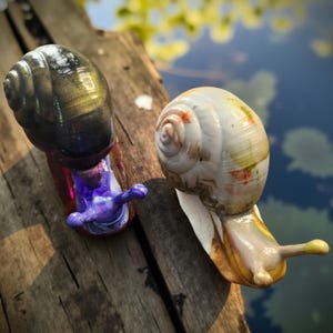 Handmade Colorful Resin Snail Figurines – Unique Garden Decor, Whimsical Animal Sculptures, Nature Lover Gift